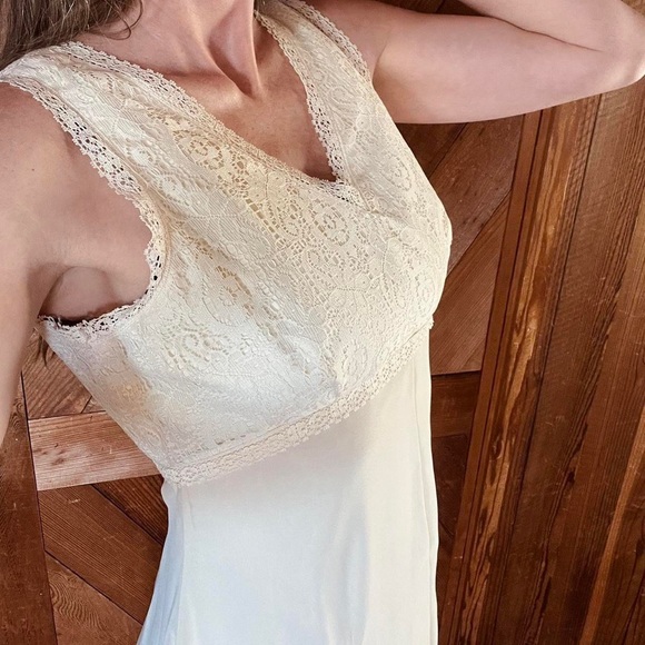 1960s Vintage Wedding Gown - Picture 4 of 8